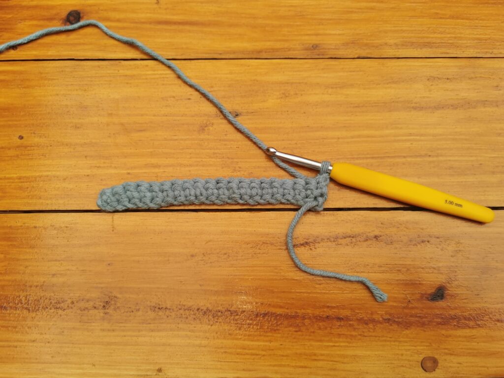 How to crochet: For Absolute beginners · Hopelessly Devoted Crochet