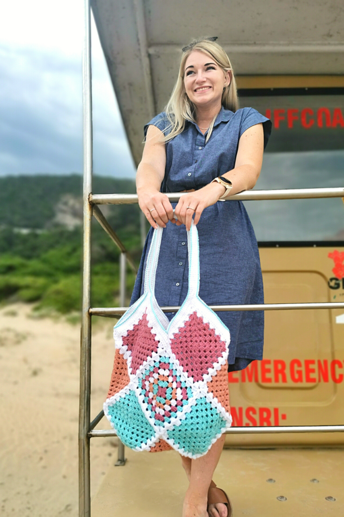 Rose City Tote, a free granny square bag pattern - TL Yarn Crafts