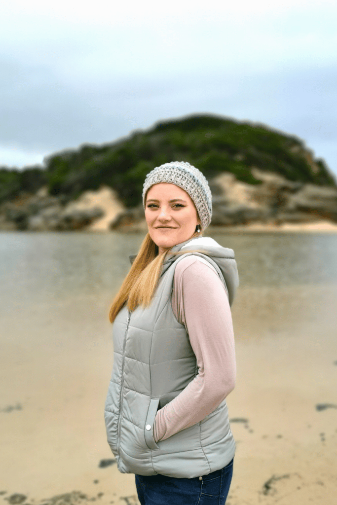 woman wearing the sand and sage slouch